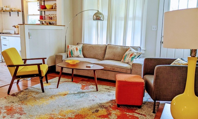 Kitty Hawk Cottage | Adorable vintage cottage CENTRAL LOCATION Dog friendly and 7 night discount