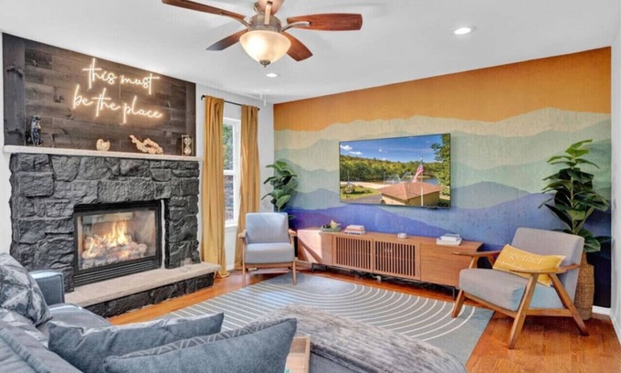 East Stroudsburg House | Adventureland Resort: Movie Theater, Arcade, Poker Room, Jacuzzi, Roku & More