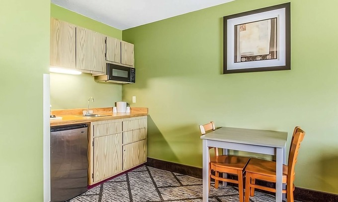 Poulsbo Resort | Affordability Meets Comfort in GuestHouse Poulsbo! Free Parking, Pet-friendly