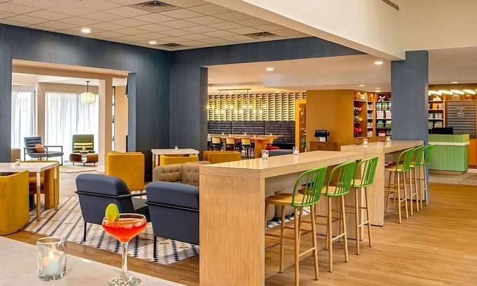 Foxboro Hotel | Affordability Meets Comfort! Near The Hall at Patriot Place, Pet-Friendly