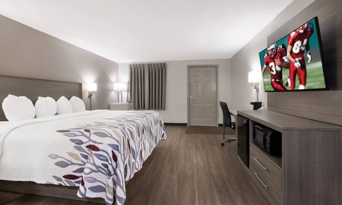 Weedsport House | Affordable Comfort in Weedsport! Pets Allowed, FREE Parking and Breakfast