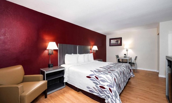 FM 1960 Hotel | Affordable Comfort Perfectly Positioned for Highway Travelers and Tourists