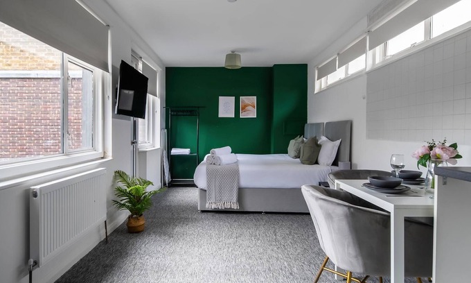 Southgate Apartment | Affordable En-Suite Studio Rooms in London, N14 2B