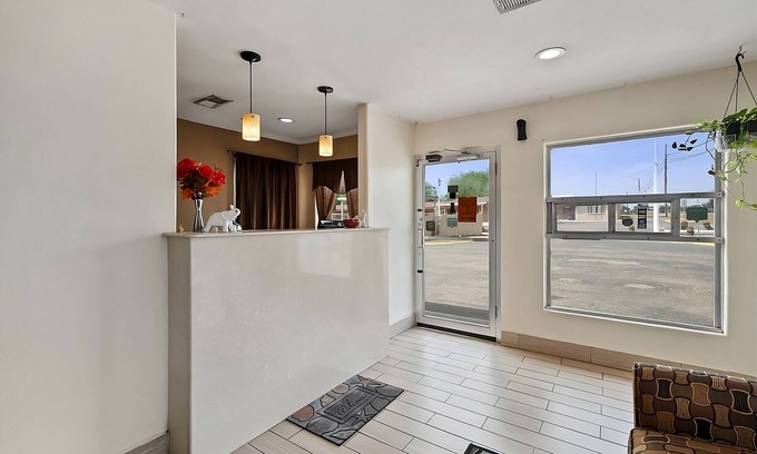 Beeville House | Affordable Getaway! 3 Sleek Units, Pet-Friendly, Free Parking Onsite