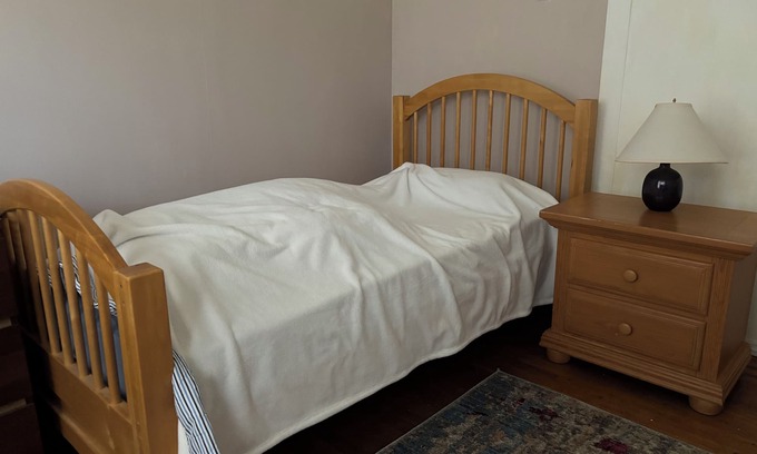 Upper Darby House | affordable nice room in the house on the superb of Philadelphia