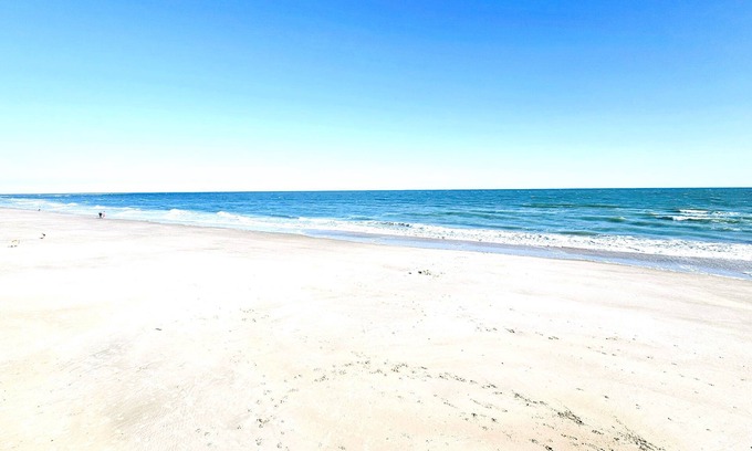 Hampstead House | Affordable Topsail Island Getaway, Sleeps 8 & Only 7 minute drive to the Ocean!