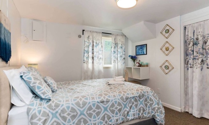 Des Moines House | Affortable 2 Bedrooms, Pet Friendly, Near Airport