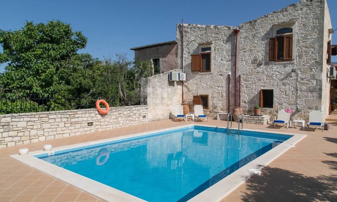 Pigouniana Villa | Afroditi 4 bedrooms,pool,Picturesque village