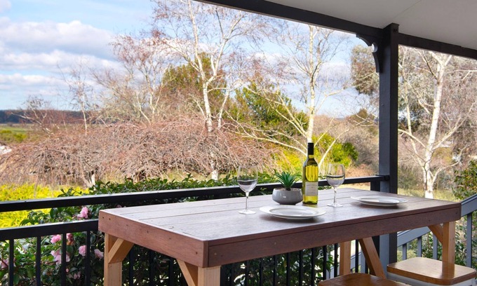 Daylesford House | Aggies Way - dog friendly with panoramic views
