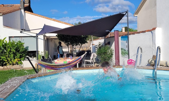 Le Poire-sur-Vie Bed & Breakfast | agréable chambre d'hôtes au calme avec vue sur le jardin