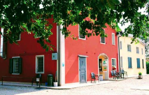 Camposanto House | Agriturismo Le Gazze