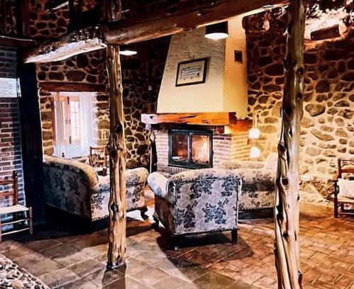 Castillo de Bayuela House | Agroturismo Los Prados Sierra de San Vicente