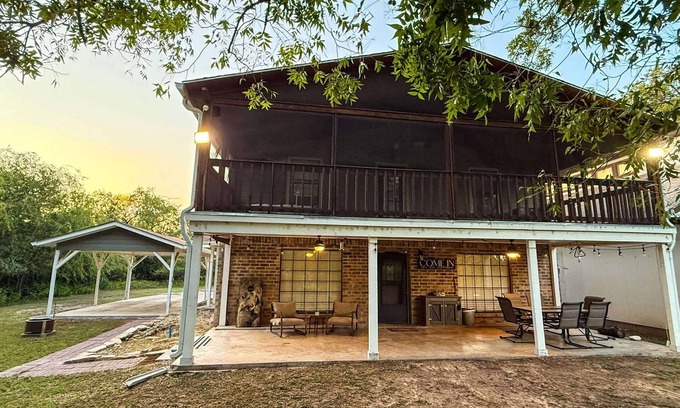 Brackettville House | Agua Frio - Tranquil home with Las Moras Creek views