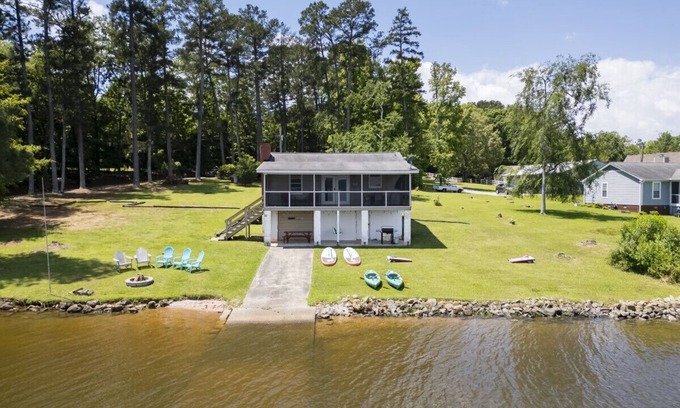 Prosperity House | AHmazing views, Private Dock, Kayaks, SUP, Arcade, and Boat Launch