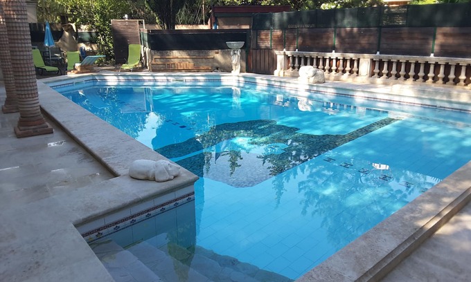 Villeneuve-les-Avignon Villa | Air-conditioned 2-bedroom house large swimming pool from 12pm to 7pm pets welcome