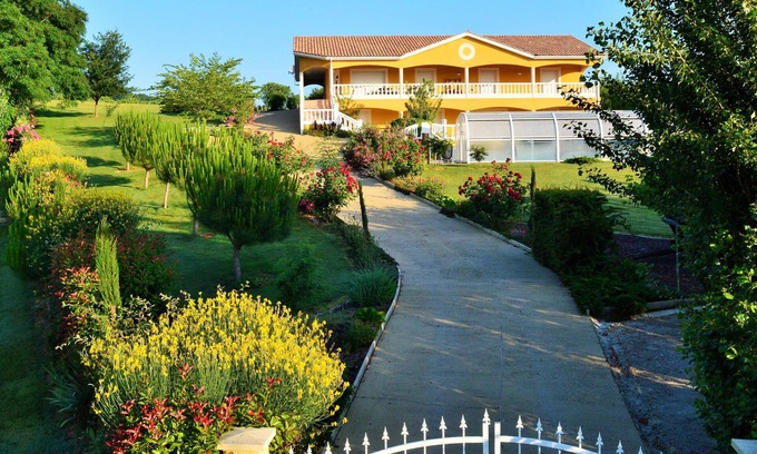 Sainte-Colombe-de-Duras House | Air-conditioned house with indoor swimming pool