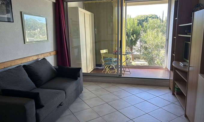 Le Grau-Du-Roi Apartment | Air-Conditioned Studio with Pool Access, Parking, and Garden View in Port Camargue