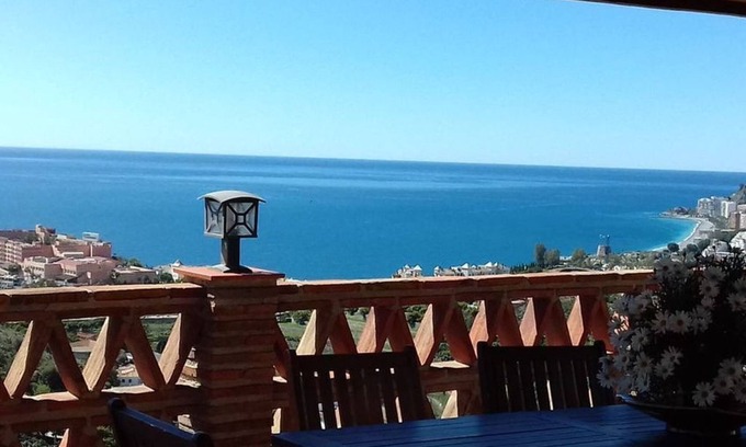 Almunecar Villa | Air-conditioned villa, and incredible sea views. Pool table and table football.