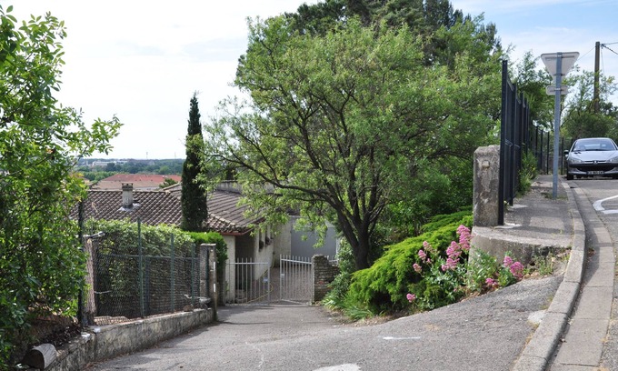 Orange Villa | Air-conditioned villa in a hill view of Mont Ventoux secluded garden sun tourism