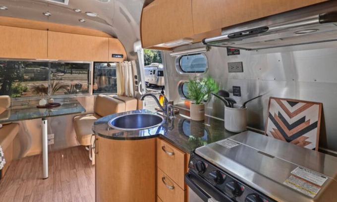 Dunsmuir Apartment | Airstream - (Redbud)