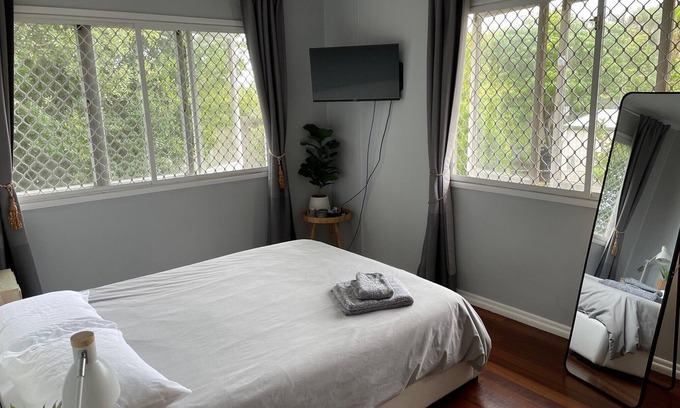 Wynnum North House | Airy and Charming Beach Style House 400m From Train Station and 1.5km From Ocean