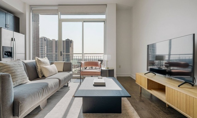 Waller Creek District Apartment | Airy Downtown Austin 1BR w/Gym, Pool & W/D, nr Rainey St, by Blueground