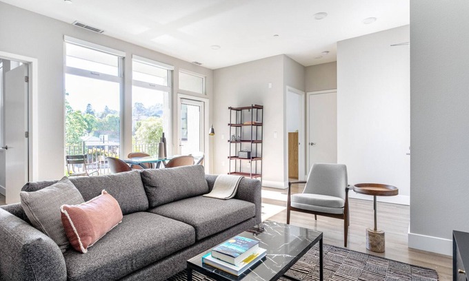 San Carlos Apartment | Airy San Carlos 2BR w/Rooftop Lounge, near Silicon Valley, by Blueground