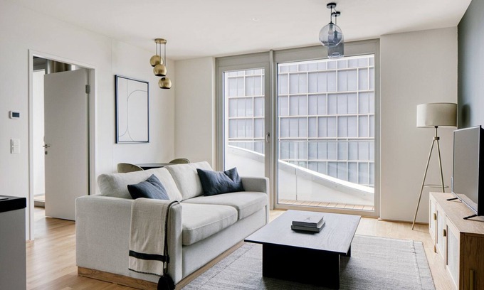 Favoriten Apartment | Airy Wieden 1BR w/Balcony, Gym, Elevator, walk to U-Bahn, by Blueground