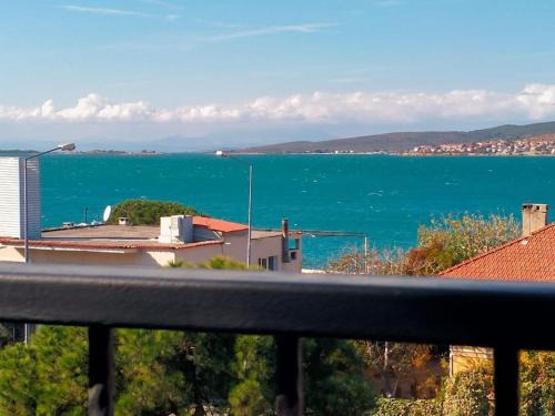 Ayvalik City Center House | aj konukevi müstakil ev dört odalı