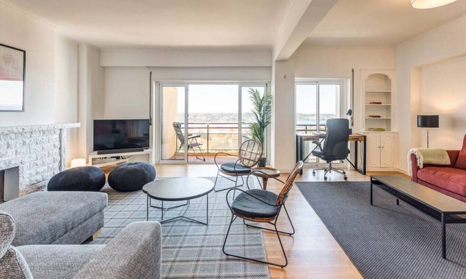 Caselas Apartment | Ajuda · Belvedere TM Flat With a Magnificent View