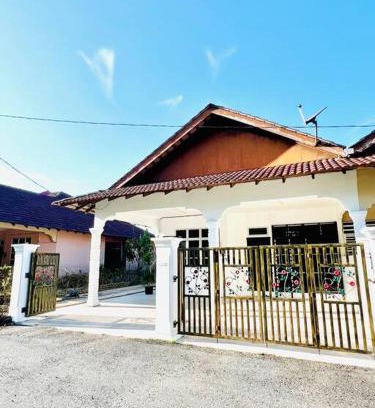 Kampung Alor Limbat House | Akasia HomeStay di Bukit Payong, Terengganu