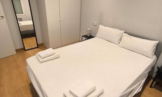 Almenara Bed & Breakfast | Alójate en Chamartín | Comodidad y Ubicación Ideal