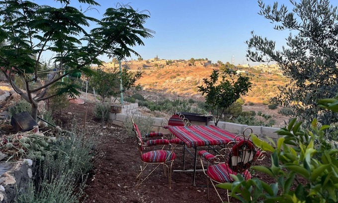 Umm Qais Bed & Breakfast | AL-Bustan House & Umm Qais