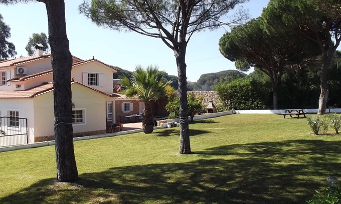 Vilamoura Villa | AL21329 sleeps 12/14. large 6 bed villa full air con close Vilamoura marina.