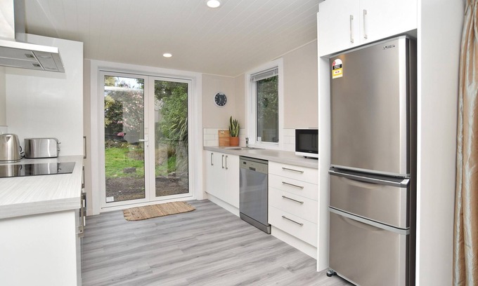 Sydenham House | Albemarle Villa - 3 bedroom Classic Villa - handy location
