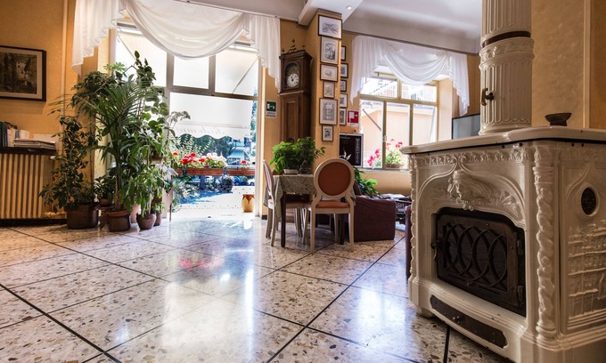 Varese Ligure Hotel | Albergo Amici