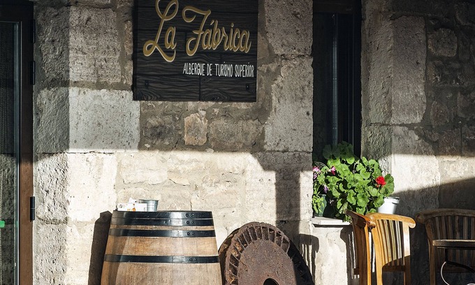 Tardajos House | Albergue La Fábrica