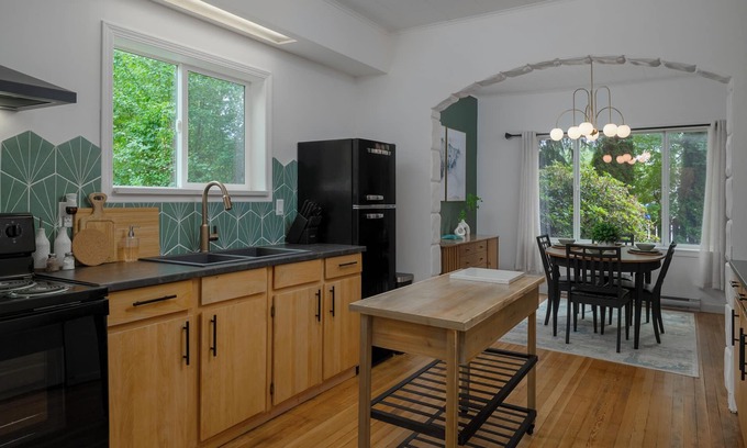 Port Alberni House | Alberni Coast Retreat- 3Bedroom Full House Close to Amenities