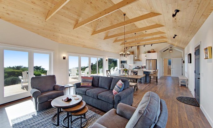 Albion House | Albion Ridge Overlook