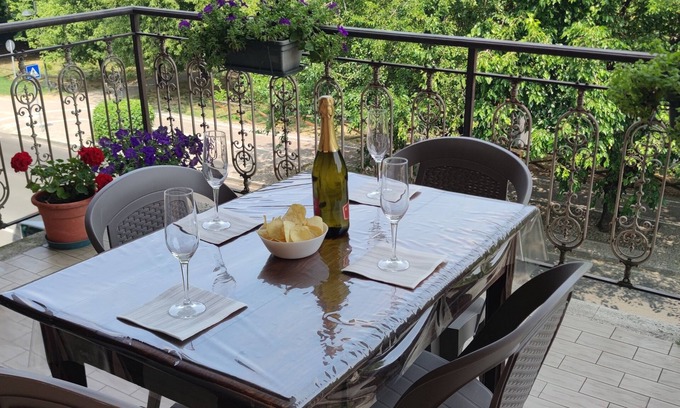 Formigine Apartment | Alby's apartment, in the Motor Valley with private parking