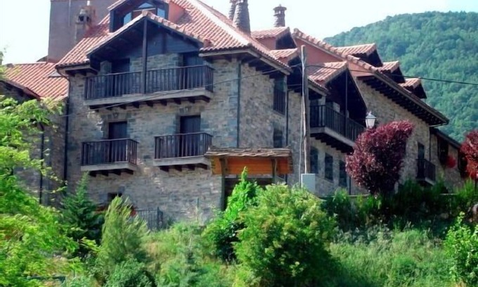 Gavin Cottage | Alcaire house for 26 people