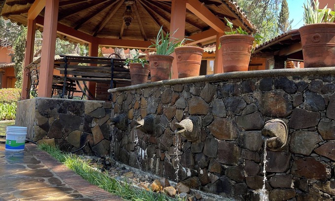 Mazamitla Cabin | Alcatraz Cabaña 100% de Lujo con Hermosas Fuentes y Jardines Iluminados