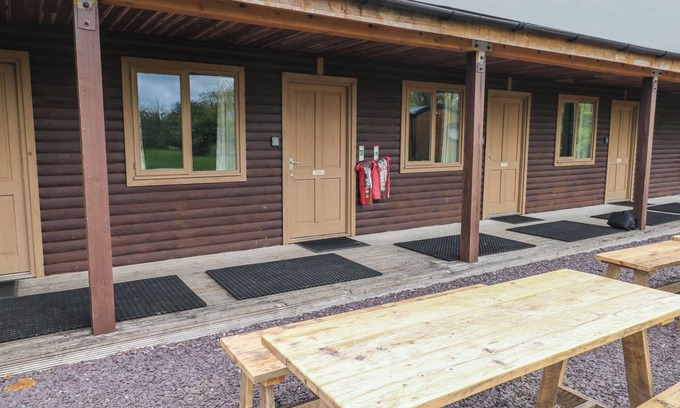 Cowbridge Cottage | ALDER, romantic, country holiday cottage, with a garden in Cowbridge