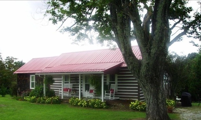 Cana Cabin | Alderman-Worrell Cabin, Enjoy Charming Newly Restored Cabin