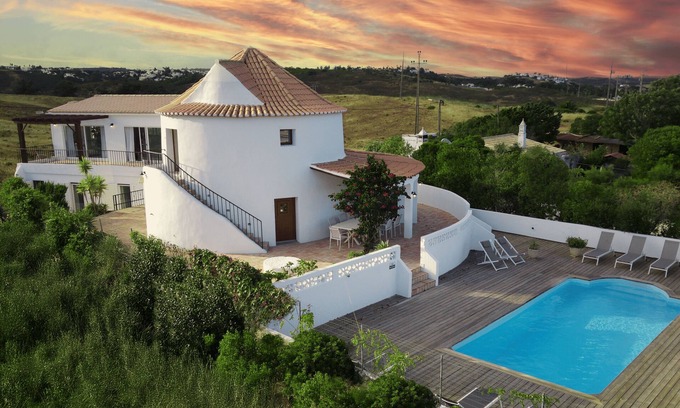 Budens House | Algarve Windmill, Large Villa & Pool. 2000m to the Beach