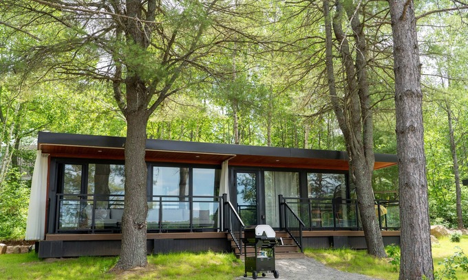 South Algonquin Cabin | Algonquin's Edge Resort | Waterview 2