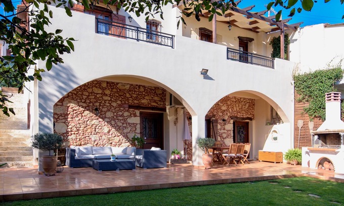 Nochia Villa | Alia Stone Villa - Ideal for families&groups. Heated pool & big garden.