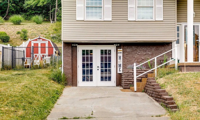 Ingomar House | Aliquippa Studio w/ Smart TVs & Gaming Console!