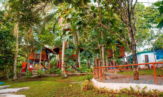 Amadeo Villa | Alitaptap Recreational Hub