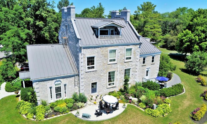 Kingston Hotel | All Suites Whitney Manor